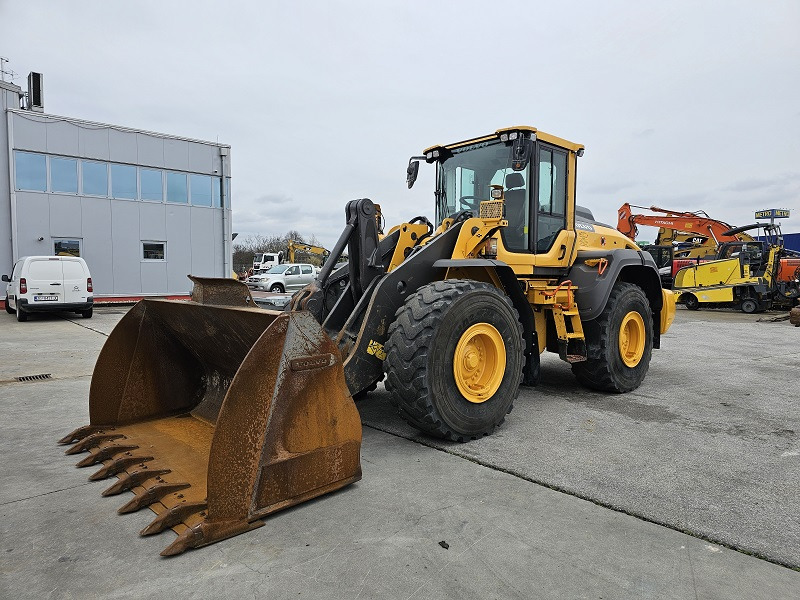 Volvo L120H - Колесен товарач: снимка 1 Volvo L120H - Колесен товарач: снимка 1