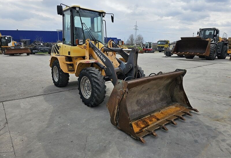 Volvo L30B - Товарач: снимка 5 Volvo L30B - Товарач: снимка 5