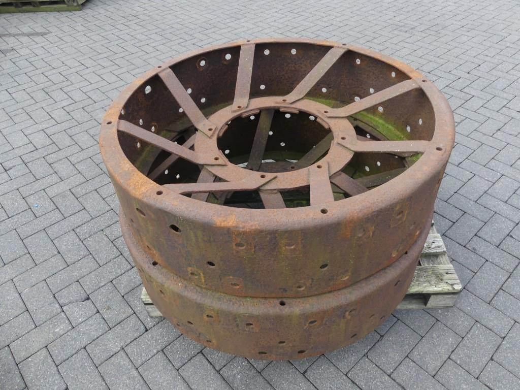 Гуми и джанти за Селскостопанска техника Lanz Bulldog steel wheels: снимка 1