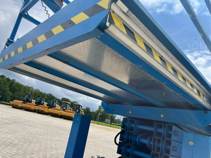 Ножична работна платформа Genie GS 3369 DC: снимка 18