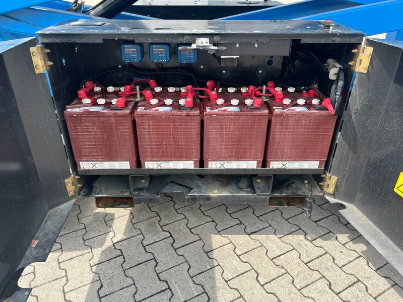 Ножична работна платформа Genie GS 3369 DC: снимка 14