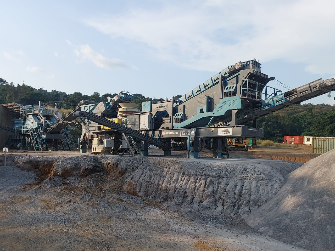 Constmach Mobile Backenbrecheranlage mit einer Leistung von 250 bis 300 t/h - Мобилна трошачка: снимка 1 Constmach Mobile Backenbrecheranlage mit einer Leistung von 250 bis 300 t/h - Мобилна трошачка: снимка 1