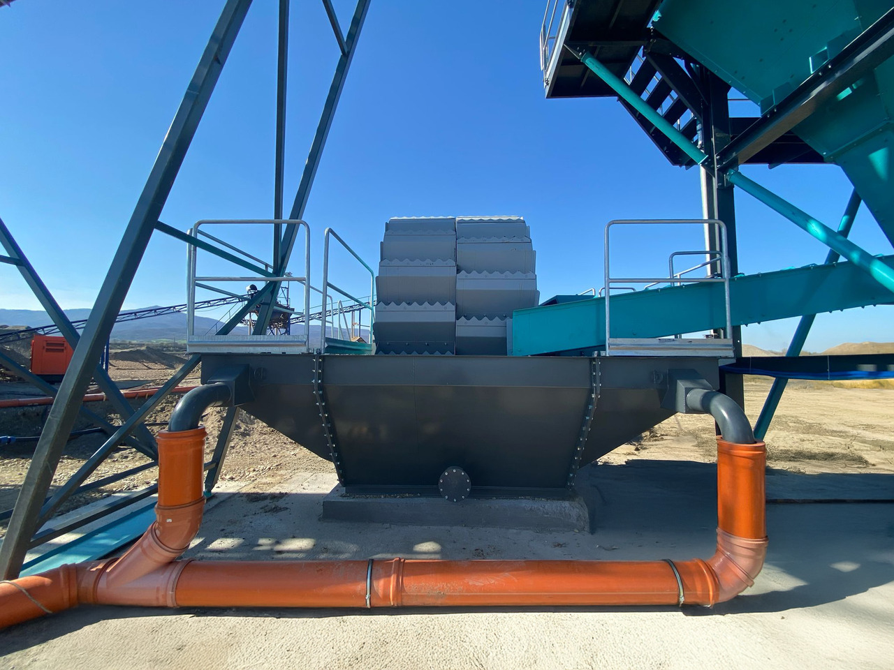 Constmach Wheeled Bucket Sand Washing Machine - Пресевна инсталация: снимка 1 Constmach Wheeled Bucket Sand Washing Machine - Пресевна инсталация: снимка 1