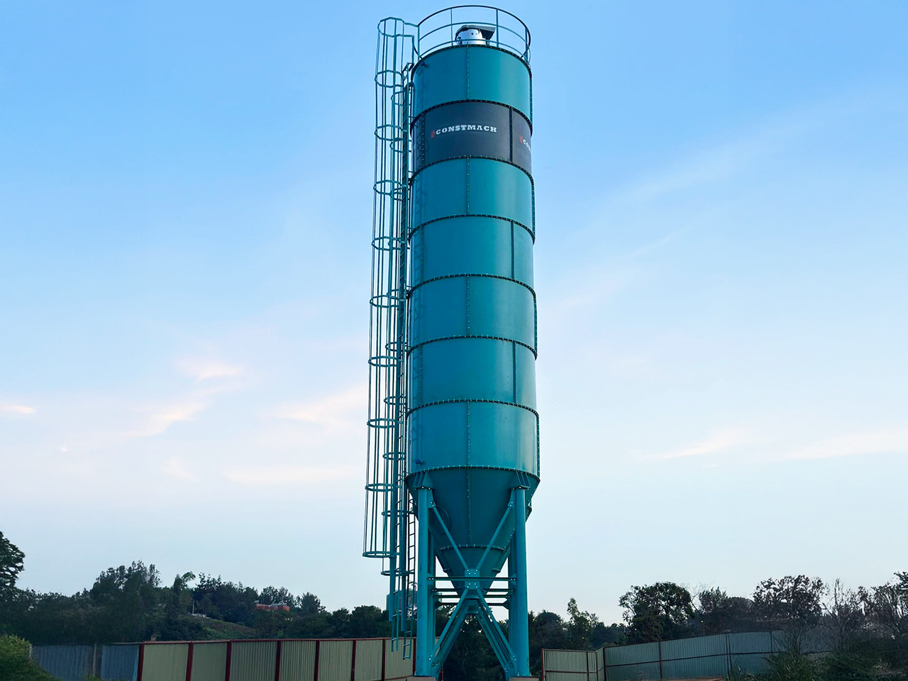 Constmach Zement Silo mit 100 Tonnen Kapazität - Силоз за цимент: снимка 2 Constmach Zement Silo mit 100 Tonnen Kapazität - Силоз за цимент: снимка 2