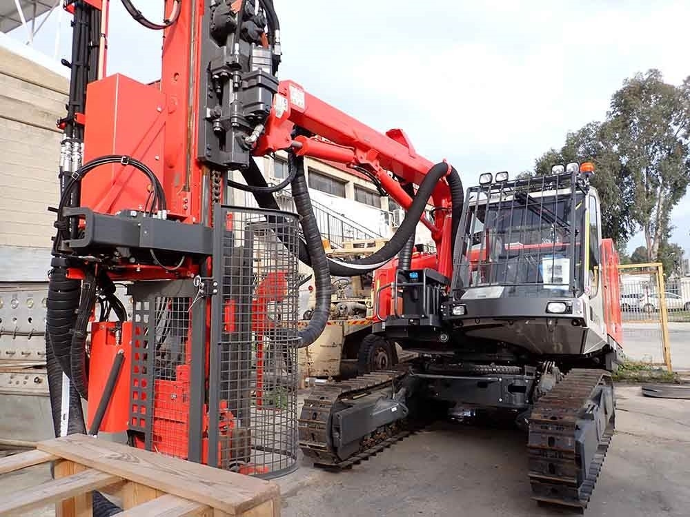 Sandvik DX800 - Пробивна машина: снимка 1 Sandvik DX800 - Пробивна машина: снимка 1