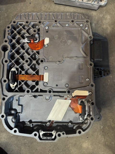 ZF Getriebesteller Oberteil TRAXON Deckel 0501331678 - Скоростна кутия и части за Камион: снимка 1 ZF Getriebesteller Oberteil TRAXON Deckel 0501331678 - Скоростна кутия и части за Камион: снимка 1