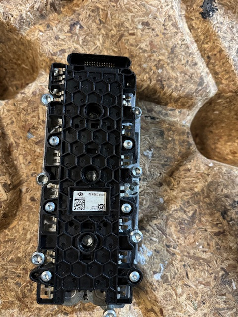ZF Ventilblock TRAXON Getriebe 0501330550 - Скоростна кутия и части за Камион: снимка 1 ZF Ventilblock TRAXON Getriebe 0501330550 - Скоростна кутия и части за Камион: снимка 1