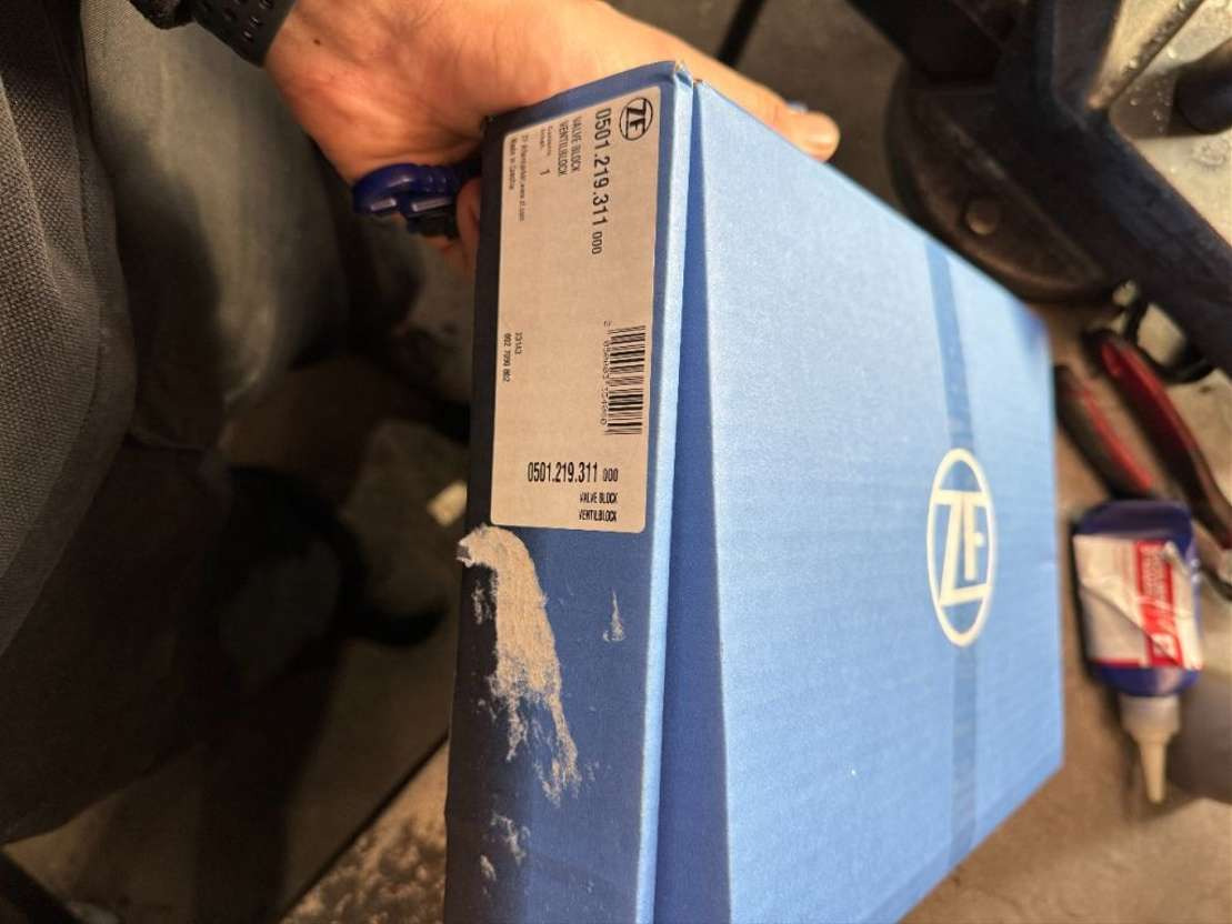 ZF Ventilblock fr 16S Getriebe MAN Iveco - Клапа за Камион: снимка 1 ZF Ventilblock fr 16S Getriebe MAN Iveco - Клапа за Камион: снимка 1