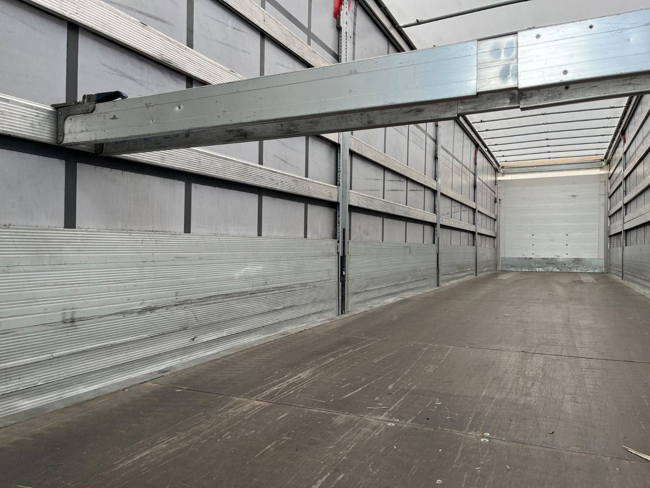 Schmitz Cargobull SCS 24 Bordwand - Брезентово полуремарке: снимка 4 Schmitz Cargobull SCS 24 Bordwand - Брезентово полуремарке: снимка 4