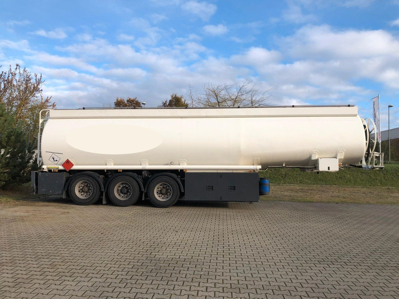 ROHR TAL-A-ZE 4Kammern*ADR*BENZIN*DIESEL*HEIZÖL - Полуремарке цистерна: снимка 4 ROHR TAL-A-ZE 4Kammern*ADR*BENZIN*DIESEL*HEIZÖL - Полуремарке цистерна: снимка 4