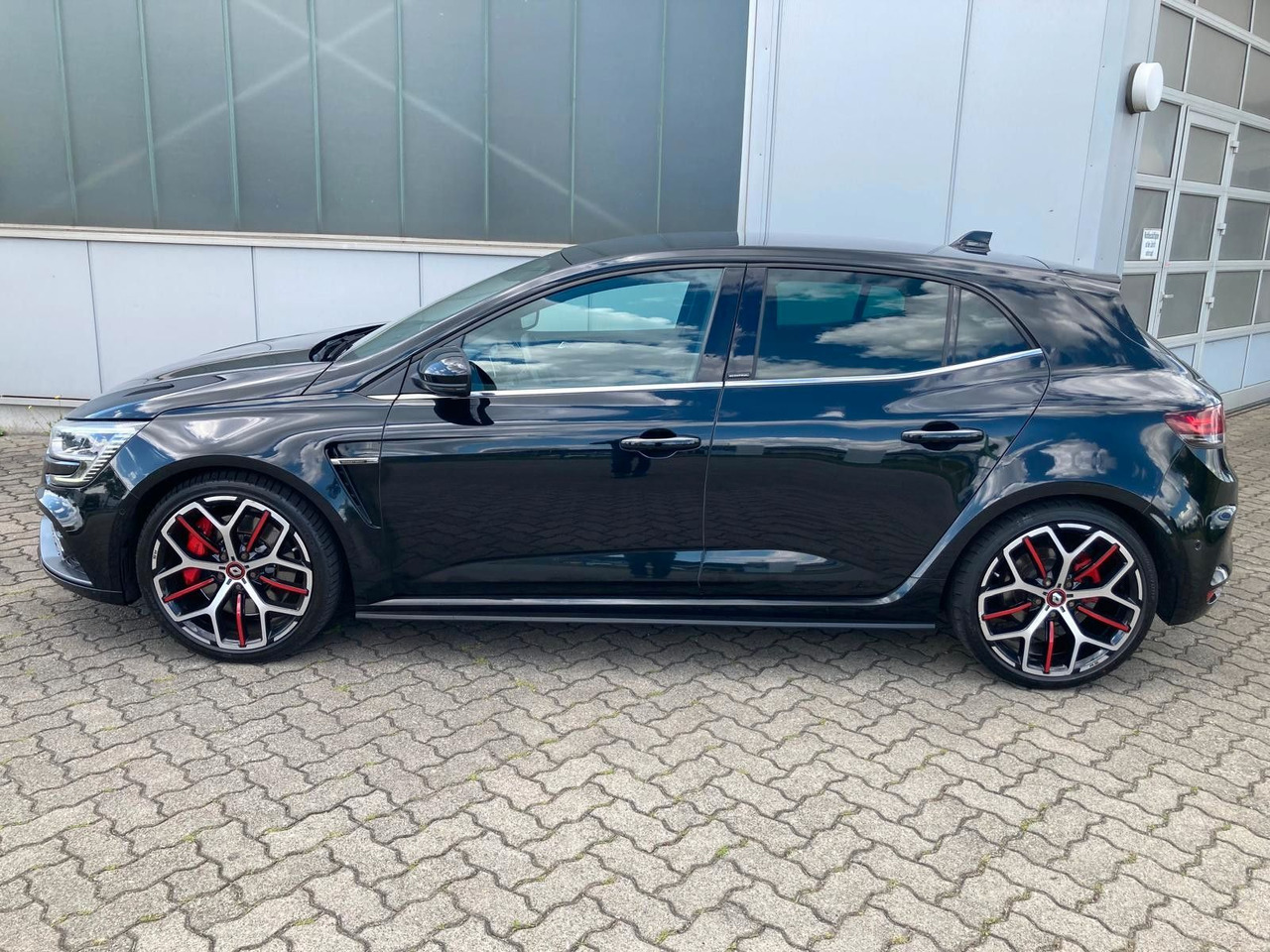 Renault Megane IV Lim. 5-trg. R.S. Trophy TCe 300 - Лек автомобил: снимка 2 Renault Megane IV Lim. 5-trg. R.S. Trophy TCe 300 - Лек автомобил: снимка 2