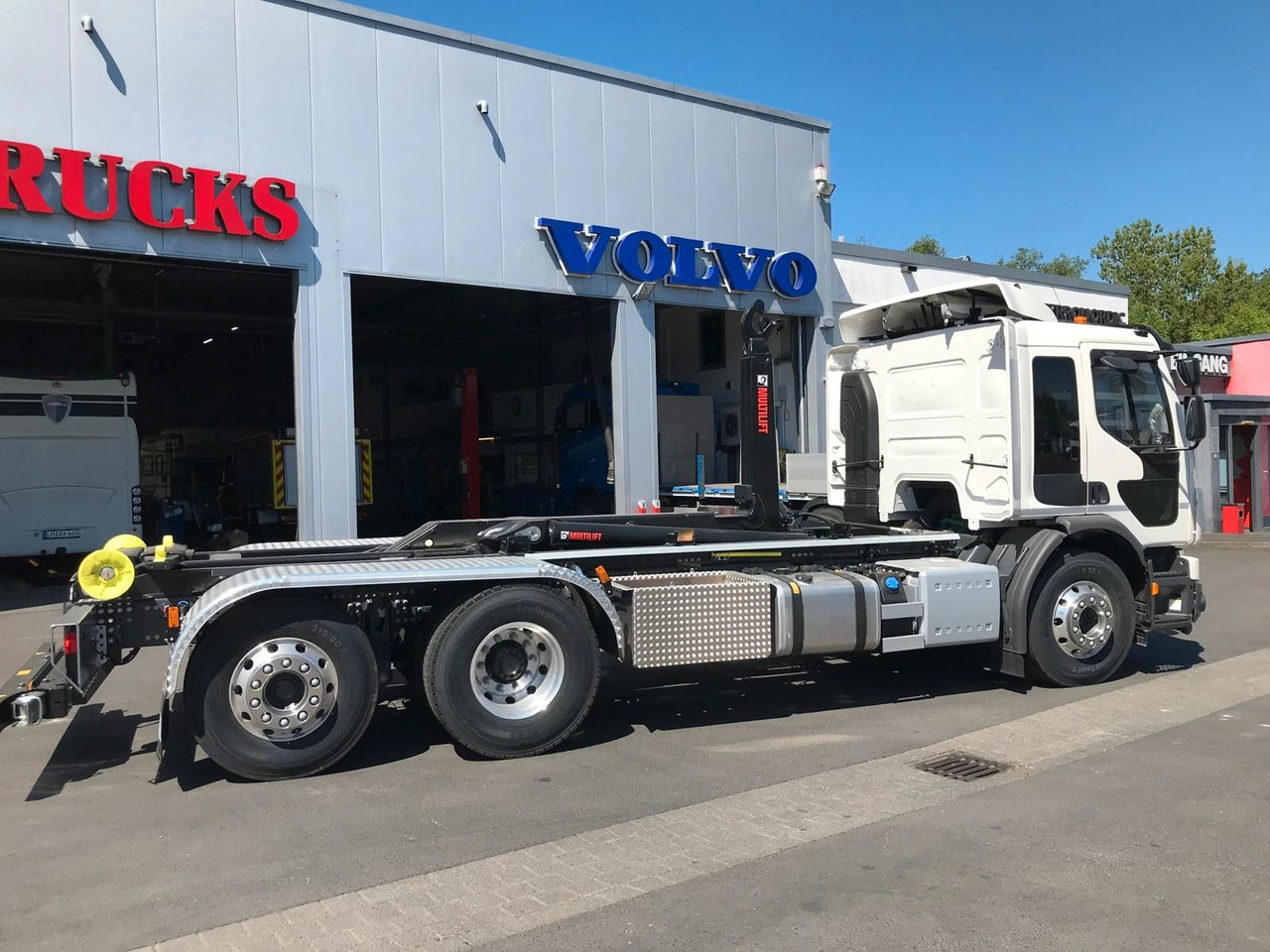 Volvo FE 320 6x2 - Мултилифт с кука камион: снимка 2 Volvo FE 320 6x2 - Мултилифт с кука камион: снимка 2
