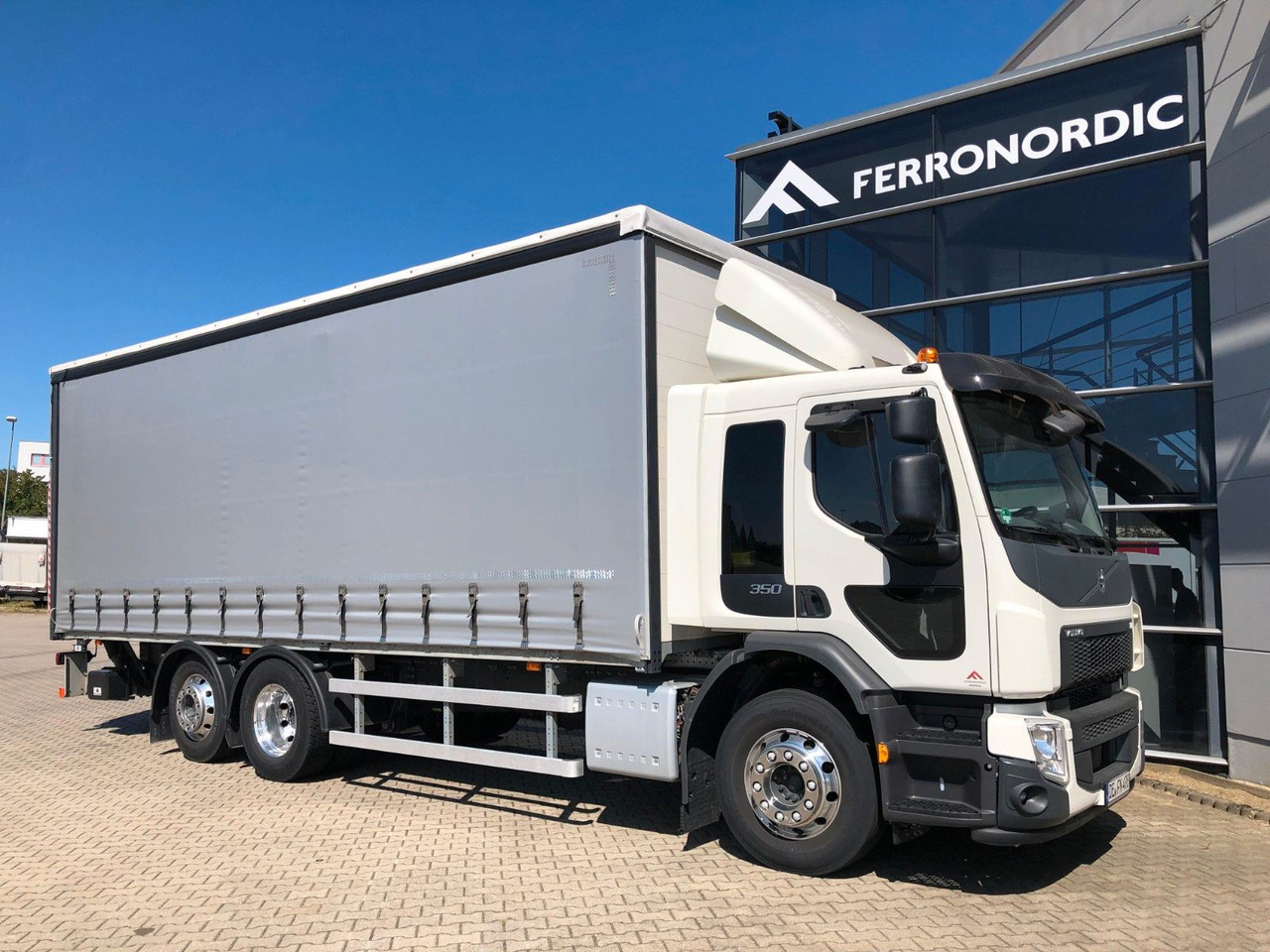 Volvo FE 350 26T 6x2 Lenkachse*ALU*LBW*EDSCHA - Камион с брезент: снимка 1 Volvo FE 350 26T 6x2 Lenkachse*ALU*LBW*EDSCHA - Камион с брезент: снимка 1