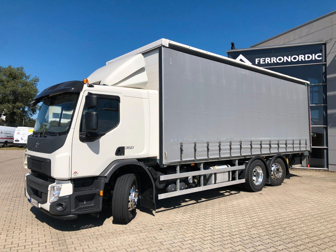 Volvo FE 350 26T 6x2 Lenkachse*ALU*LBW*EDSCHA - Камион с брезент: снимка 2 Volvo FE 350 26T 6x2 Lenkachse*ALU*LBW*EDSCHA - Камион с брезент: снимка 2