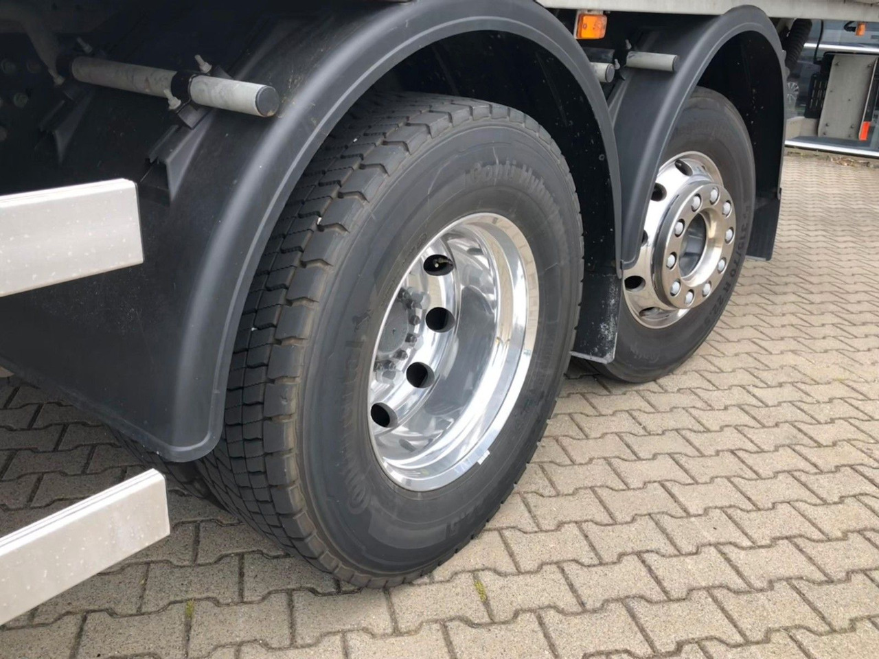 Volvo FE 350 6x2 Lenkachse*ALU*LBW*EDSCHA - Камион с брезент: снимка 5 Volvo FE 350 6x2 Lenkachse*ALU*LBW*EDSCHA - Камион с брезент: снимка 5