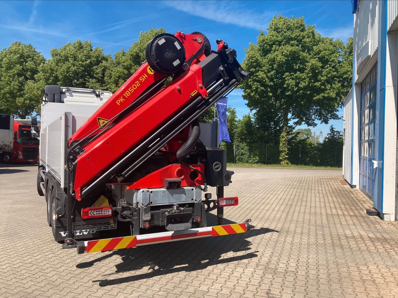 Бордови камион, Камион с кран Volvo FH 6x2 R NLA Luftfederung: снимка 6 Бордови камион, Камион с кран Volvo FH 6x2 R NLA Luftfederung: снимка 6