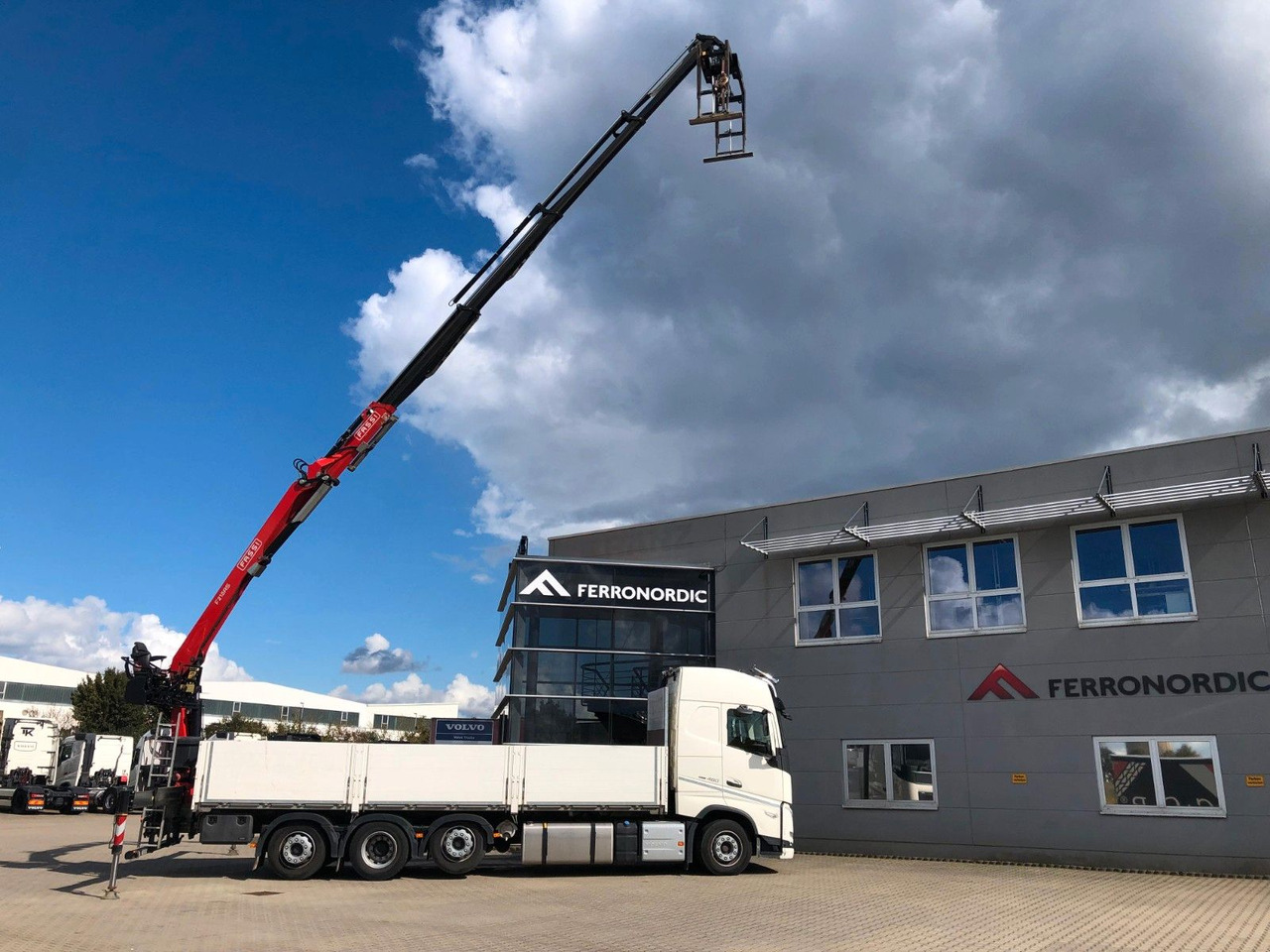 Volvo FH460 8x2 TRIDEM VLA&NLA gelenkt*FASSI F215AS.24 - Бордови камион, Камион с кран: снимка 1 Volvo FH460 8x2 TRIDEM VLA&NLA gelenkt*FASSI F215AS.24 - Бордови камион, Камион с кран: снимка 1