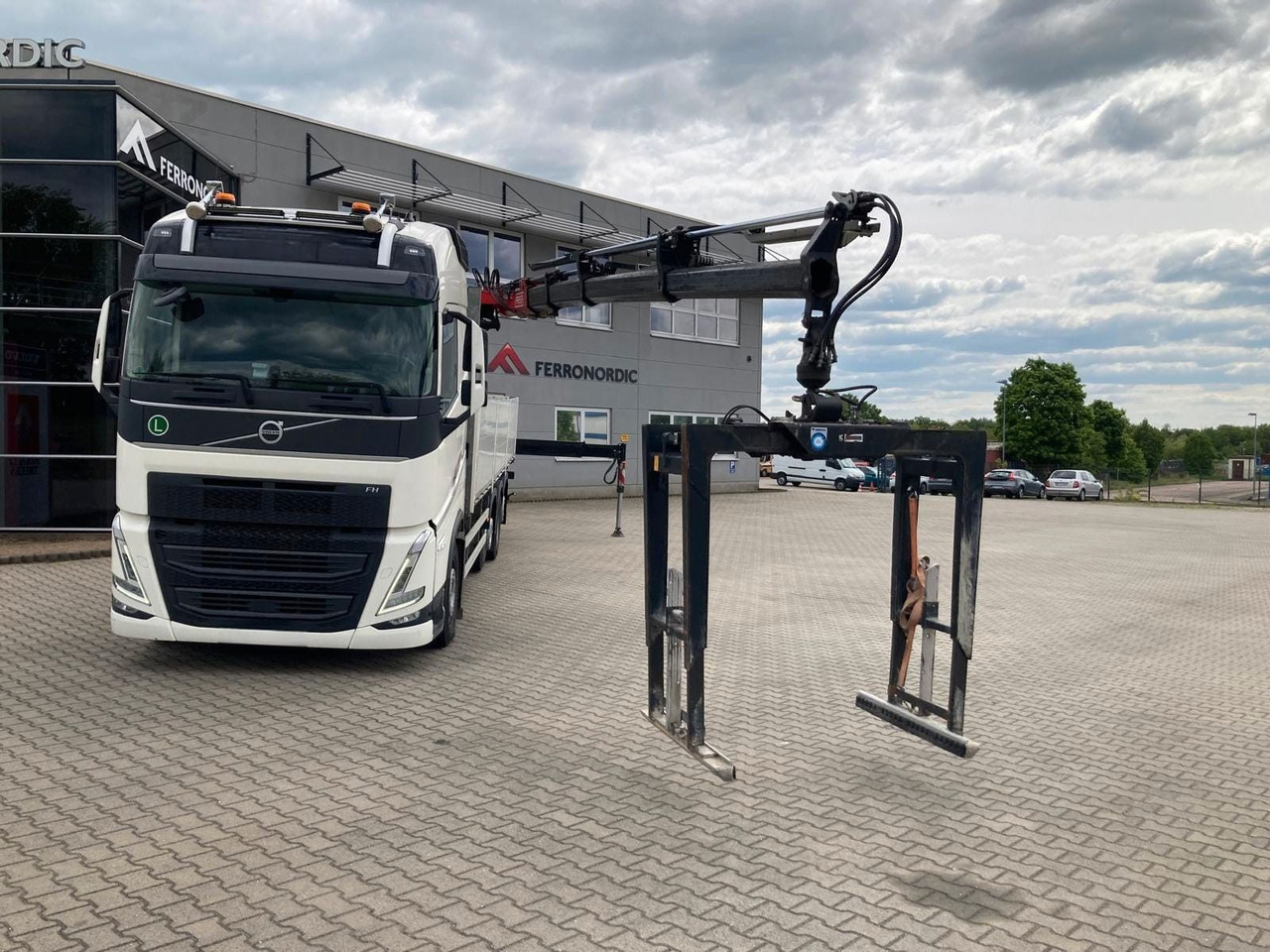 Volvo FH460 8x2 TRIDEM VLA&NLA gelenkt*FASSI F215AS.24 - Камион с кран: снимка 5 Volvo FH460 8x2 TRIDEM VLA&NLA gelenkt*FASSI F215AS.24 - Камион с кран: снимка 5