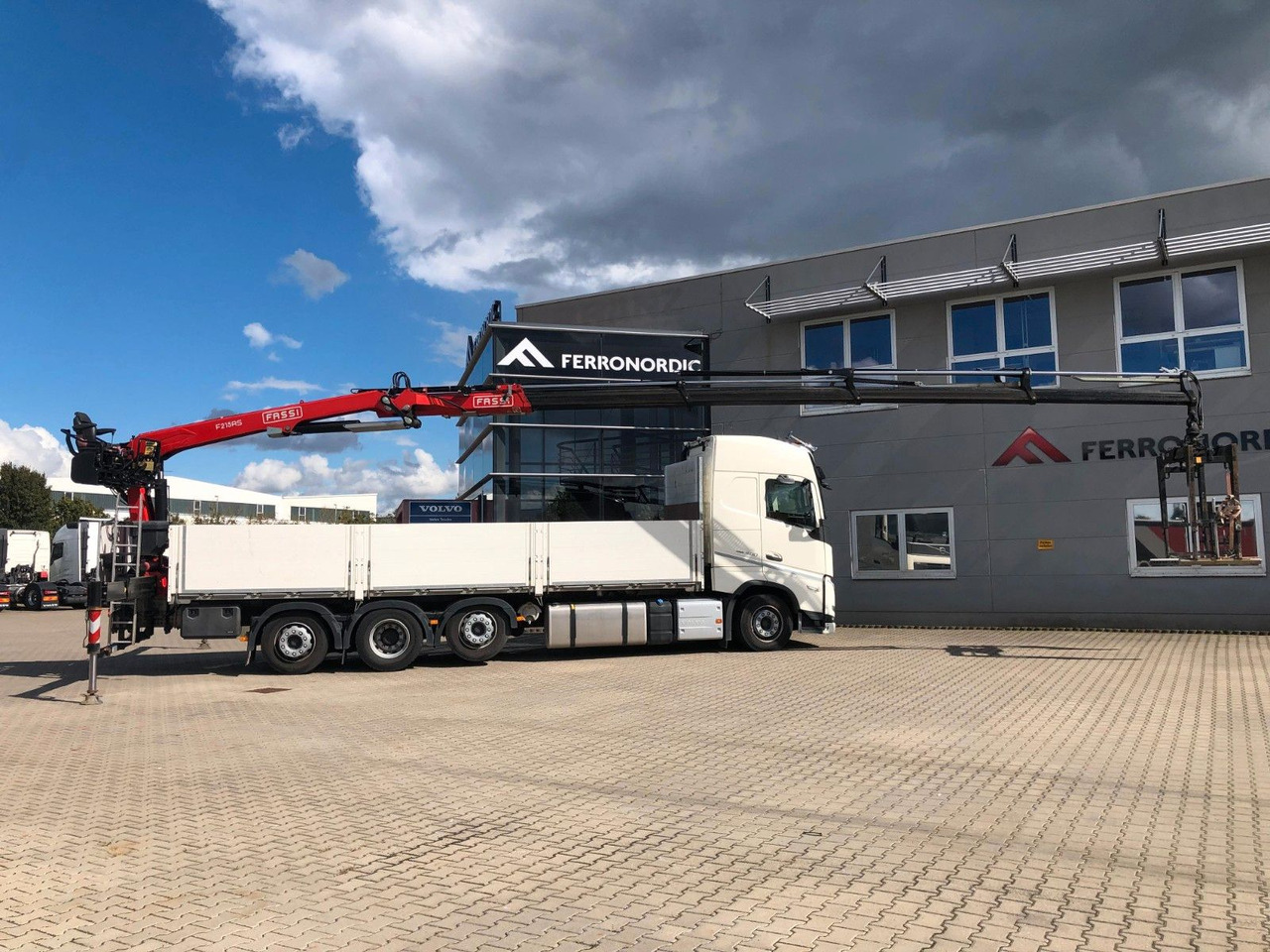 Бордови камион, Камион с кран Volvo FH460 8x2 TRIDEM VLA&NLA gelenkt*FASSI F215AS.24: снимка 9