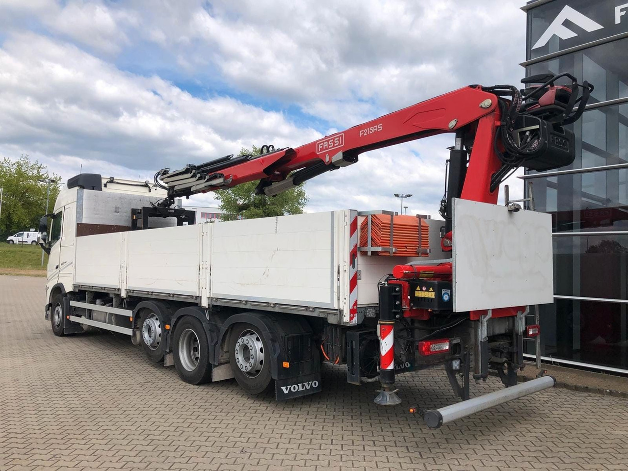 Volvo FH460 8x2 TRIDEM VLA&NLA gelenkt*FASSI F215AS.24 - Камион с кран: снимка 5 Volvo FH460 8x2 TRIDEM VLA&NLA gelenkt*FASSI F215AS.24 - Камион с кран: снимка 5