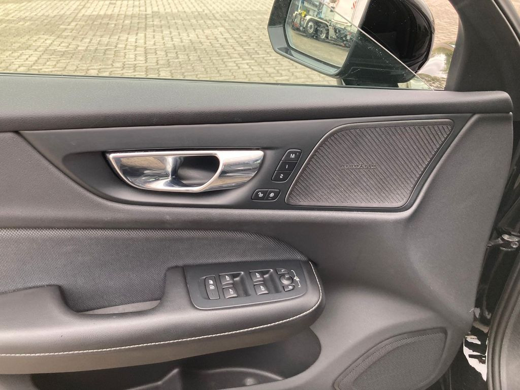 Volvo S60 T5 Lim. R-Design Volvo S60 T5 Lim. R-Design - Седан: снимка 5 Volvo S60 T5 Lim. R-Design Volvo S60 T5 Lim. R-Design - Седан: снимка 5