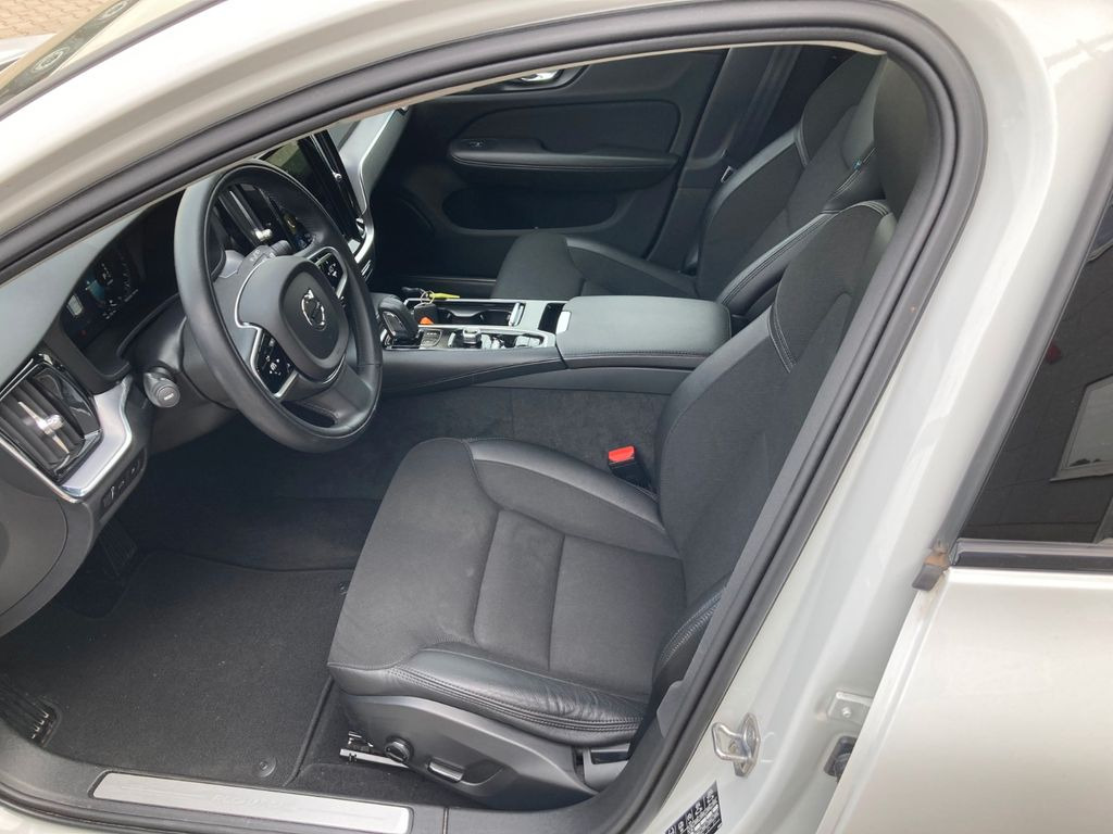 Volvo V60 T6 AWD R-Design Expression Recharge Plug-In Volvo V60 T6 AWD R-Design Expression Recharge Plug-In - Комби: снимка 5 Volvo V60 T6 AWD R-Design Expression Recharge Plug-In Volvo V60 T6 AWD R-Design Expression Recharge Plug-In - Комби: снимка 5