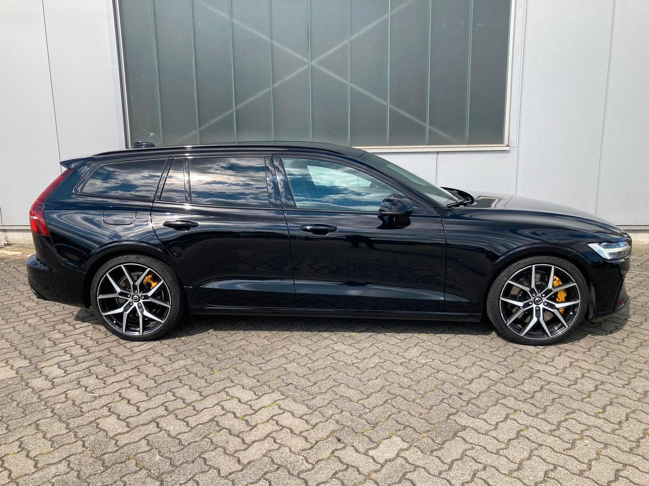 Volvo V60 T8 Polestar Engineered Plug-In Hybrid AWD - Лек автомобил: снимка 2 Volvo V60 T8 Polestar Engineered Plug-In Hybrid AWD - Лек автомобил: снимка 2