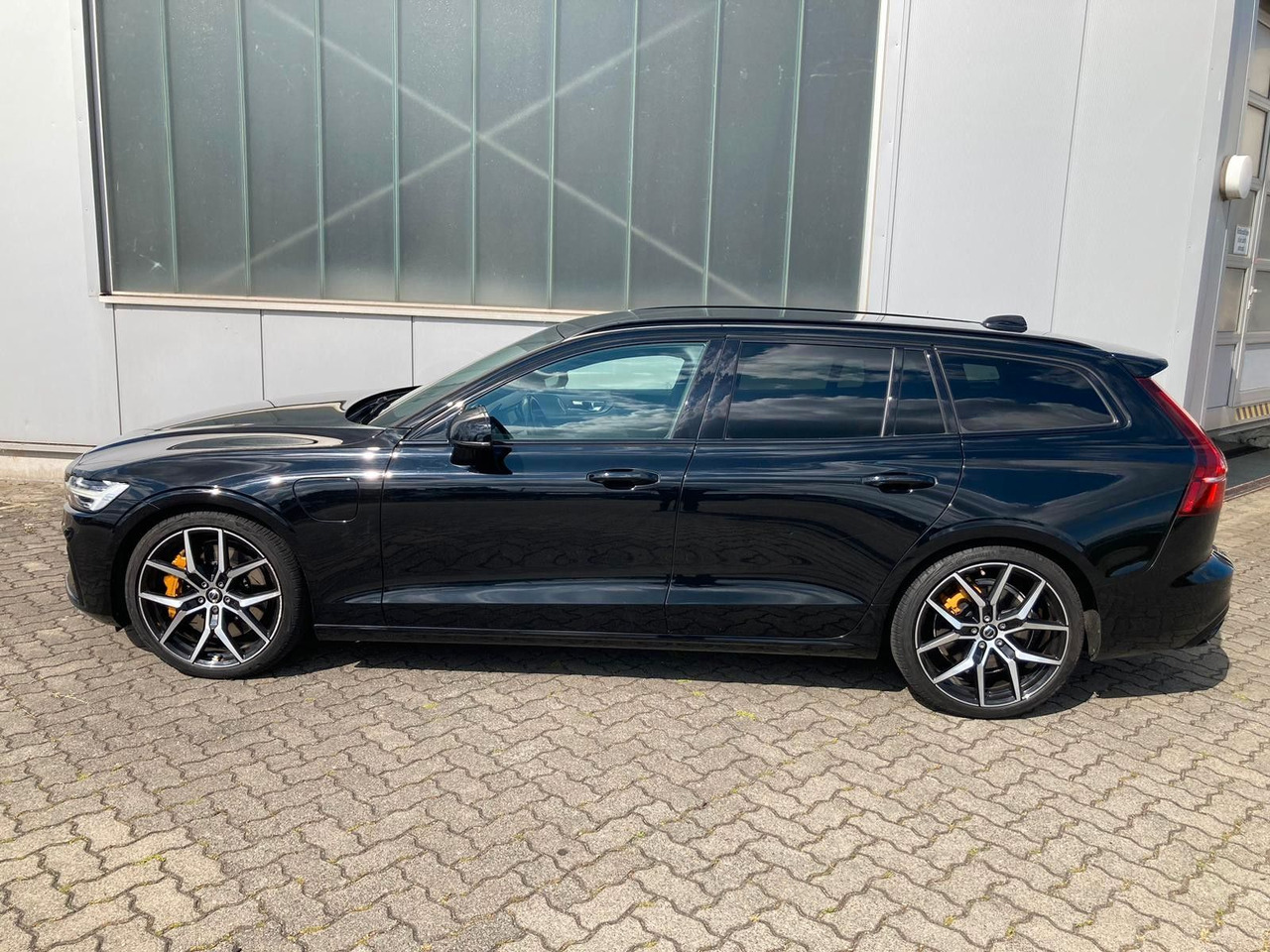 Volvo V60 T8 Polestar Engineered Plug-In Hybrid AWD - Лек автомобил: снимка 3 Volvo V60 T8 Polestar Engineered Plug-In Hybrid AWD - Лек автомобил: снимка 3