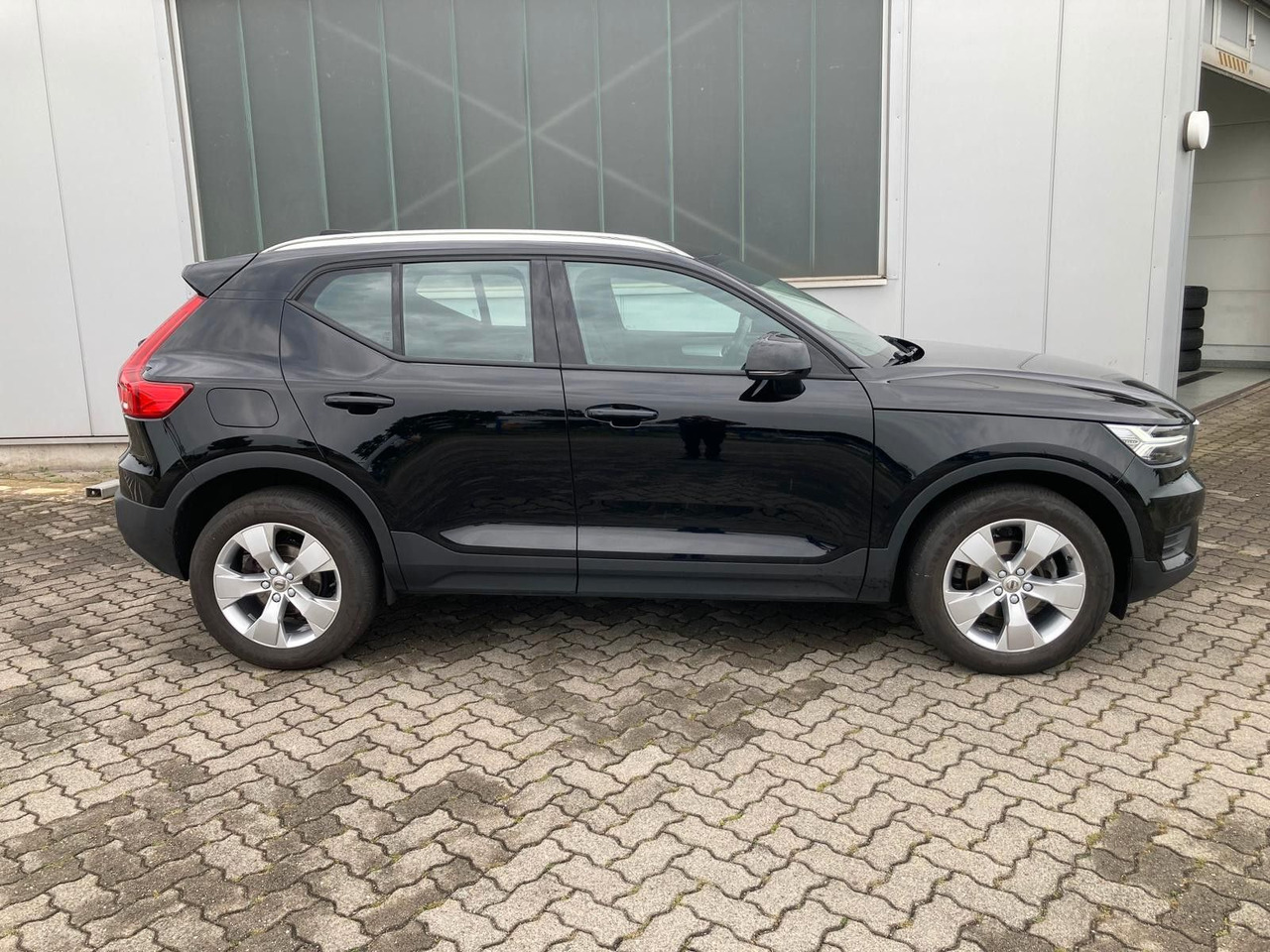 Volvo XC 40 T3 Momentum Pro 2WD - Джип: снимка 2 Volvo XC 40 T3 Momentum Pro 2WD - Джип: снимка 2
