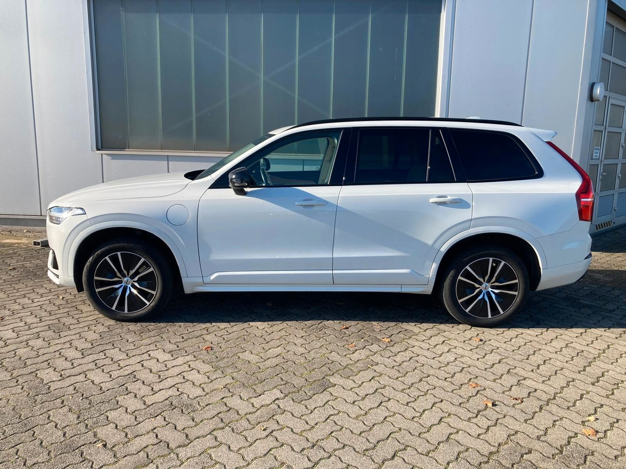 Volvo XC 90 T8 R-Des. Exp. Rech. Pl.-In Hybr. AWD 7-S. - Джип: снимка 2 Volvo XC 90 T8 R-Des. Exp. Rech. Pl.-In Hybr. AWD 7-S. - Джип: снимка 2