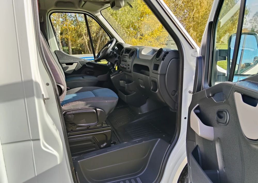 Лекотоварен автомобил фургон Renault Master: снимка 11