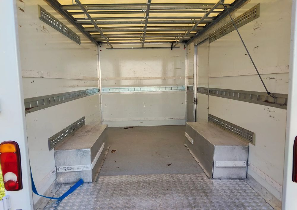 Лекотоварен автомобил фургон Renault Master: снимка 10