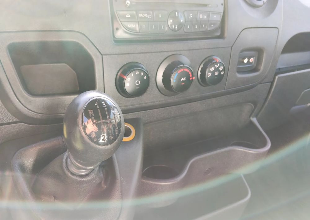 Лекотоварен автомобил фургон Renault Master: снимка 15