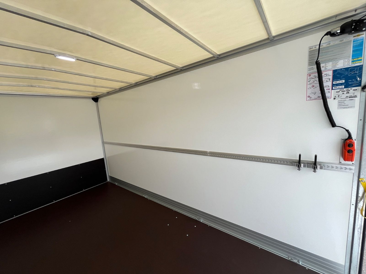 Лекотоварен автомобил фургон Renault MASTER HUMBAUR KOFFER: снимка 10