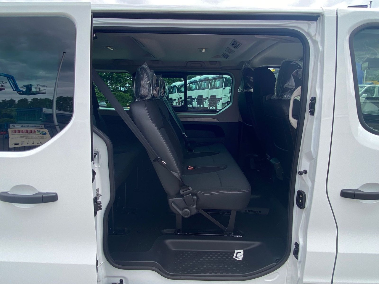 Микробус, Пътнически бус Renault TRAFIC 9-Sitzer L2H1: снимка 6