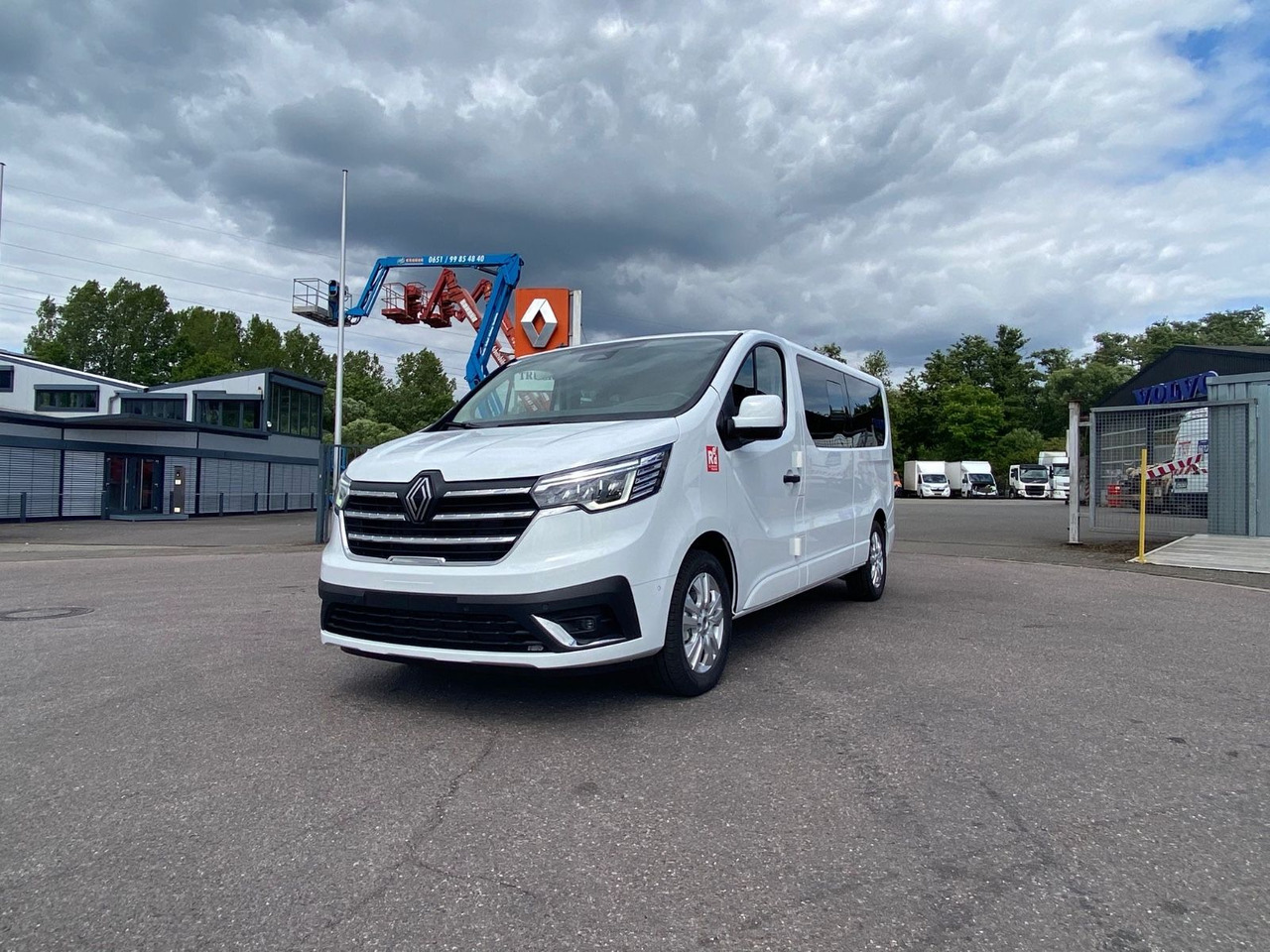 Renault TRAFIC RED KOMBI - Микробус, Пътнически бус: снимка 1 Renault TRAFIC RED KOMBI - Микробус, Пътнически бус: снимка 1