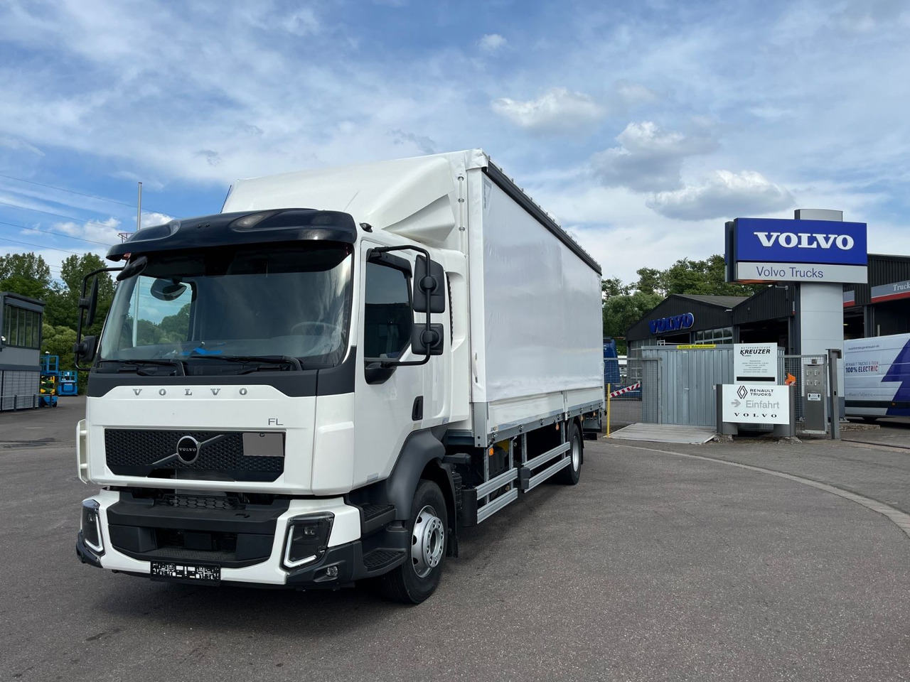 Volvo FL 14.245 Junge Schiebeplanenaufbau LBW - Камион с брезент: снимка 1 Volvo FL 14.245 Junge Schiebeplanenaufbau LBW - Камион с брезент: снимка 1