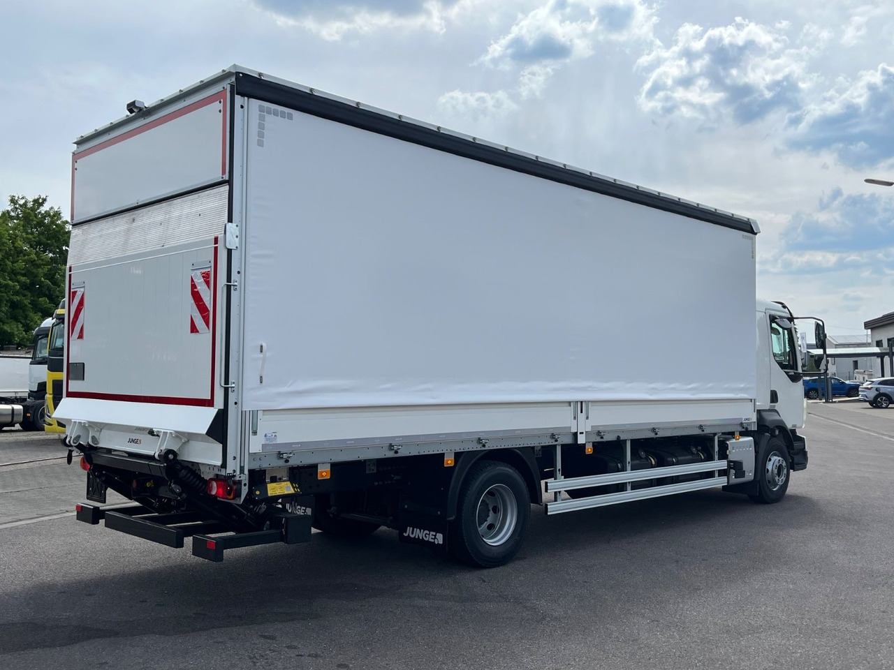Volvo FL 14.245 Junge Schiebeplanenaufbau LBW - Камион с брезент: снимка 5 Volvo FL 14.245 Junge Schiebeplanenaufbau LBW - Камион с брезент: снимка 5