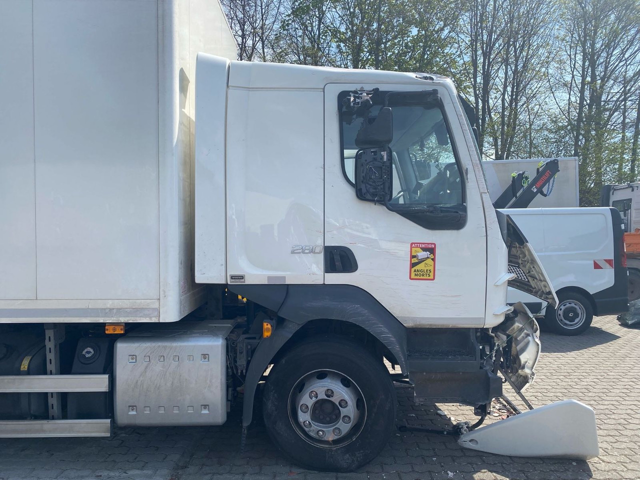 Volvo FL 16.280 Koffer Unfallschaden - Камион фургон: снимка 4 Volvo FL 16.280 Koffer Unfallschaden - Камион фургон: снимка 4