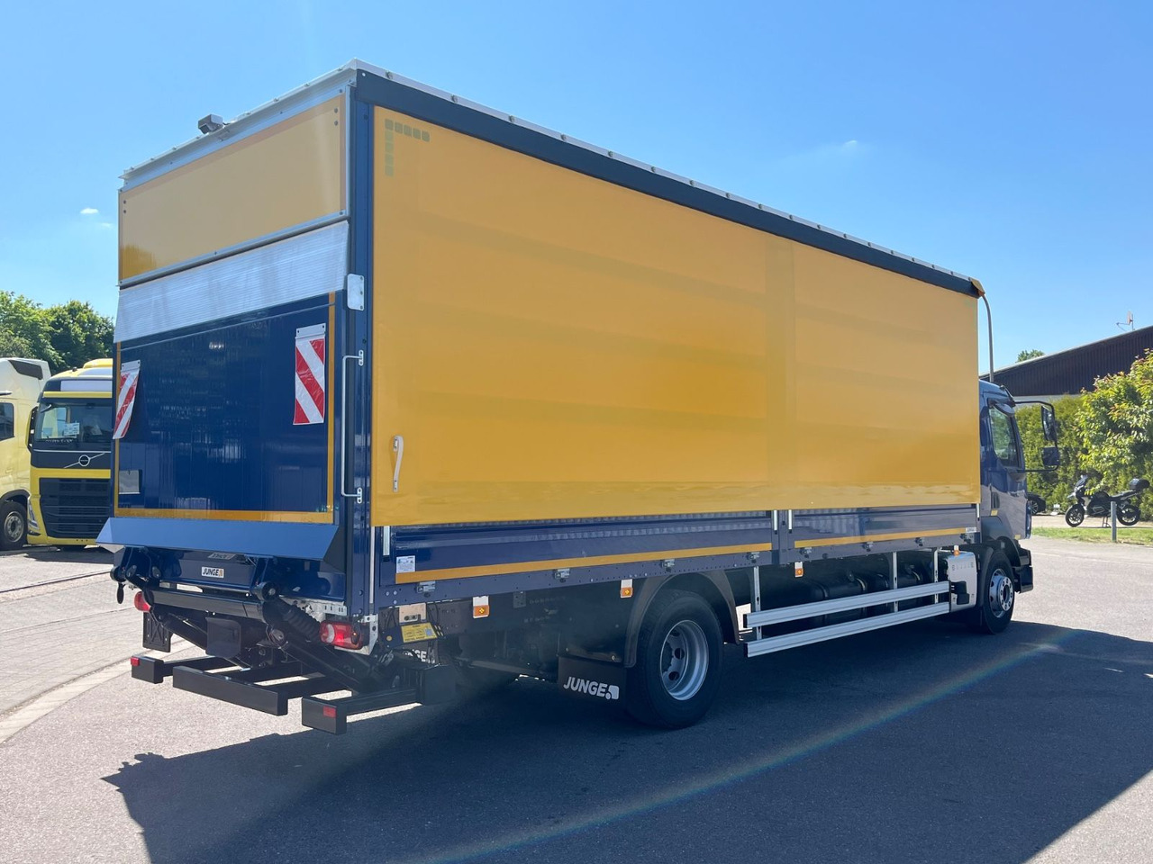 Volvo FL14.245 Junge Schiebeplane - Камион с брезент: снимка 5 Volvo FL14.245 Junge Schiebeplane - Камион с брезент: снимка 5