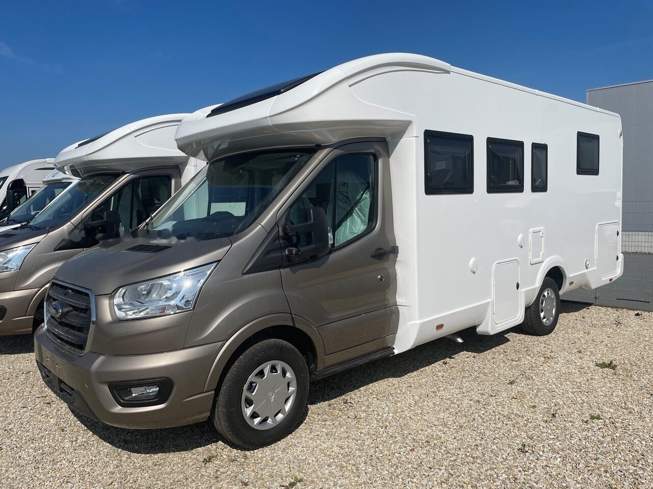 Полуинтегриран кемпер Nobel ART T-5000, 5 seats, FORD: снимка 1