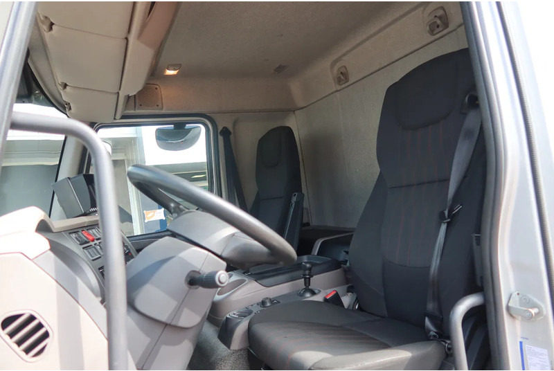DAF LF 210 FA Zilver metallic bak + klep Dhollandia 1500 kg + rol stops, Comfort cabine. - Камион фургон: снимка 5 DAF LF 210 FA Zilver metallic bak + klep Dhollandia 1500 kg + rol stops, Comfort cabine. - Камион фургон: снимка 5