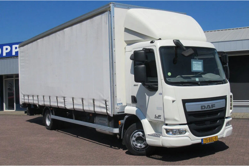 DAF LF 250 250 bak + klep + schuifzeil E6 - Камион с брезент: снимка 2 DAF LF 250 250 bak + klep + schuifzeil E6 - Камион с брезент: снимка 2