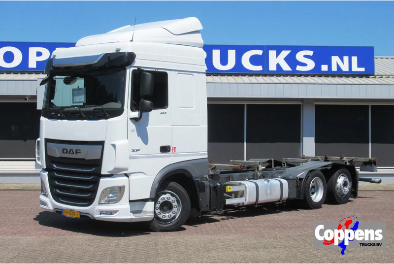 DAF XF 450 FAR BDF Systeem - Контейнеровоз/ Сменна каросерия камион: снимка 1 DAF XF 450 FAR BDF Systeem - Контейнеровоз/ Сменна каросерия камион: снимка 1