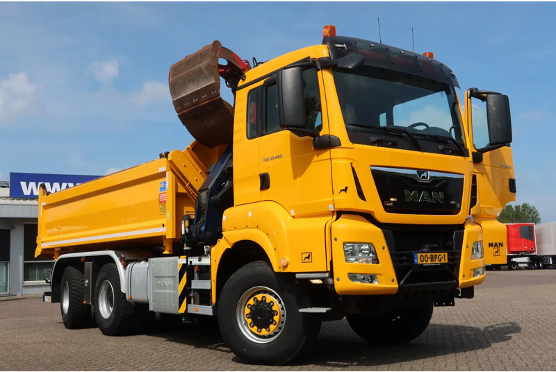 MAN TGS 33.420 2 Zijdige kipper + Kraan 6x6 Stuur as - Самосвал камион, Камион с кран: снимка 2 MAN TGS 33.420 2 Zijdige kipper + Kraan 6x6 Stuur as - Самосвал камион, Камион с кран: снимка 2