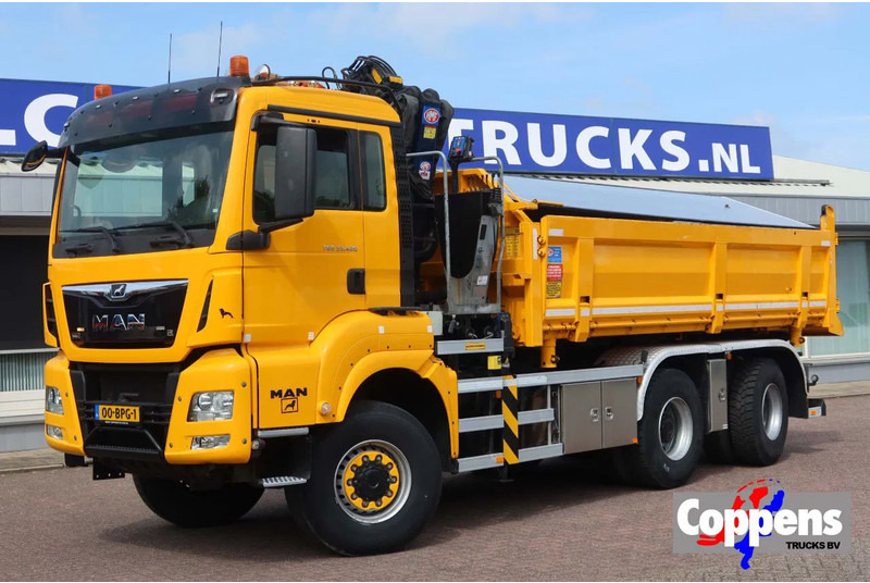 MAN TGS 33.420 2 Zijdige kipper + kraan 6x6 Stuur as - Камион с кран: снимка 1 MAN TGS 33.420 2 Zijdige kipper + kraan 6x6 Stuur as - Камион с кран: снимка 1