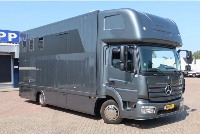 Mercedes-Benz Atego 816 L 3 Paarden/4 Ponies Nieuwe APK + nieuwe accu. - Камион за коне: снимка 2 Mercedes-Benz Atego 816 L 3 Paarden/4 Ponies Nieuwe APK + nieuwe accu. - Камион за коне: снимка 2
