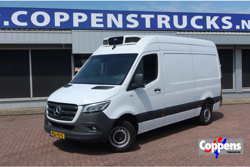 Mercedes-Benz Sprinter 317 Koel/Vries L2/H2 220 Volt stekker - Хладилен бус: снимка 1 Mercedes-Benz Sprinter 317 Koel/Vries L2/H2 220 Volt stekker - Хладилен бус: снимка 1
