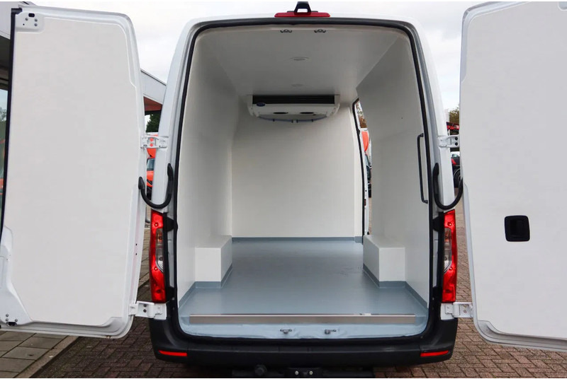 Mercedes-Benz Sprinter 317 L3 H2 Koel / Vries/ Verwarmen + 220 volt nachtaansluiting - Хладилен бус: снимка 4 Mercedes-Benz Sprinter 317 L3 H2 Koel / Vries/ Verwarmen + 220 volt nachtaansluiting - Хладилен бус: снимка 4