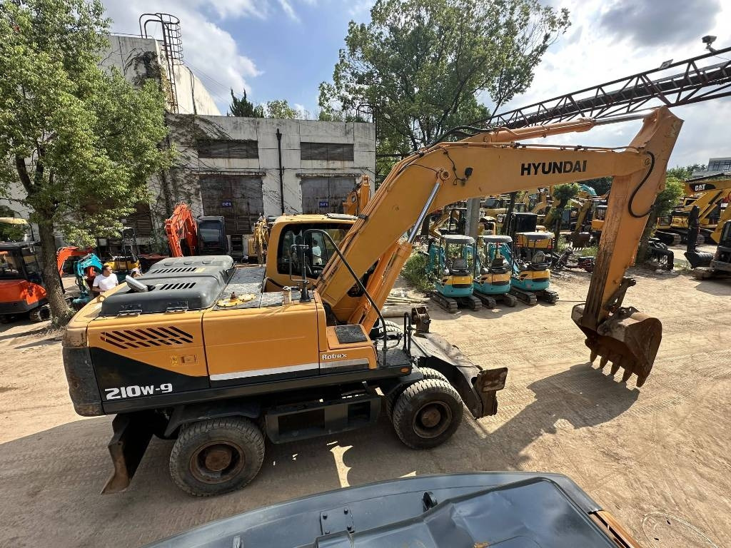 Hyundai R210W-9 - Колесен багер: снимка 1 Hyundai R210W-9 - Колесен багер: снимка 1